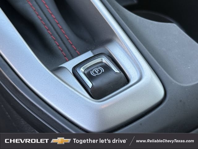 Used 2025 Chevrolet Trax RS w/ Sunroof Package FWD image 19