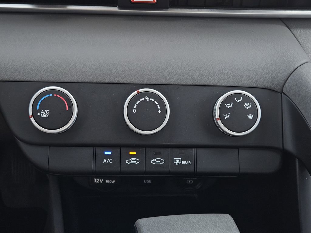 Used 2023 Hyundai Elantra SE FWD image 15