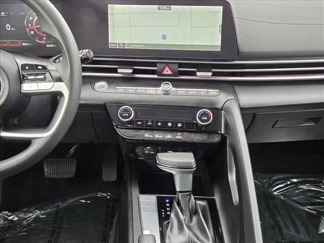 Used 2024 Hyundai Elantra SEL image 16