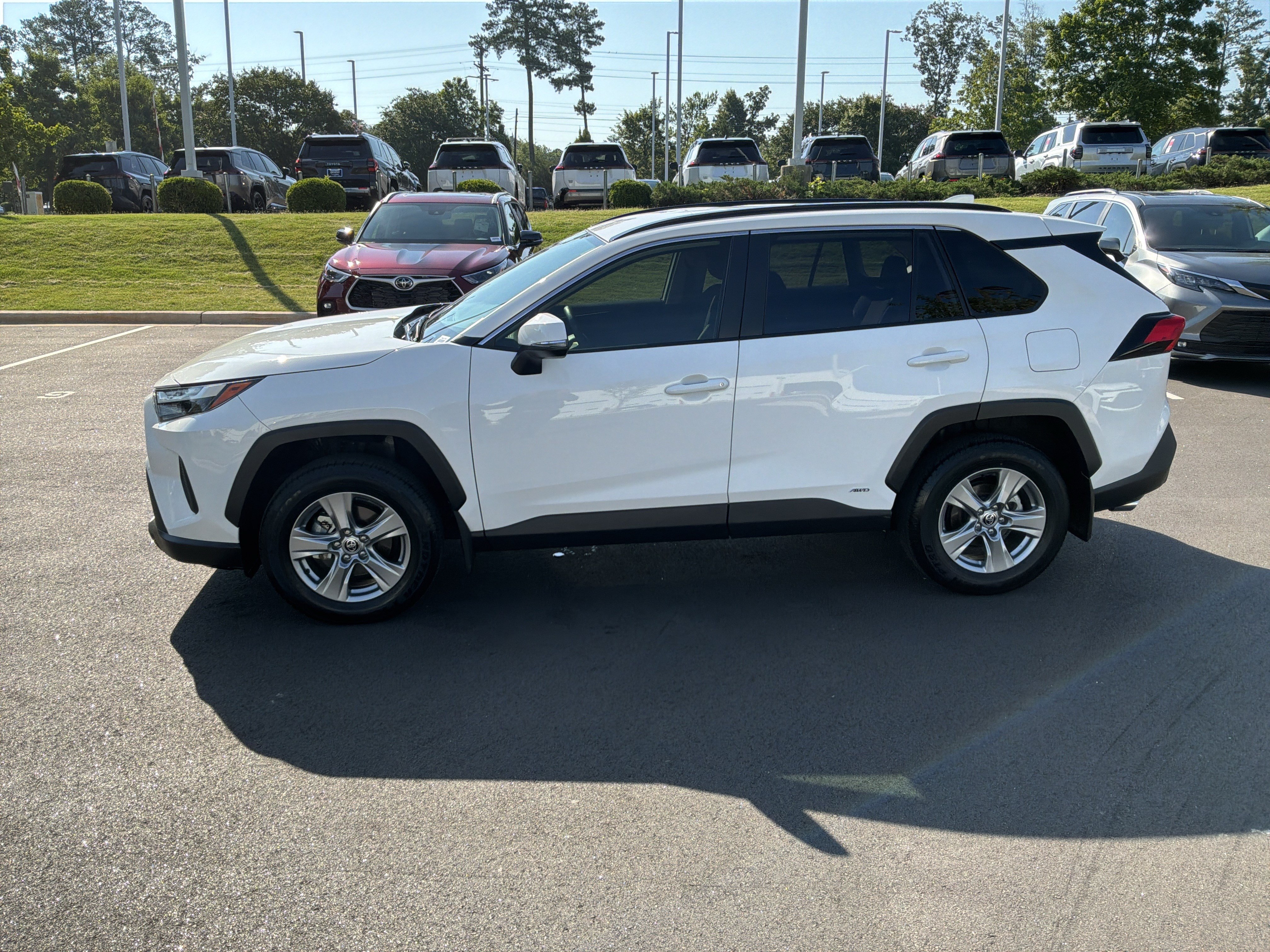 Used 2025 Toyota RAV4 LE AWD/4WD image 7