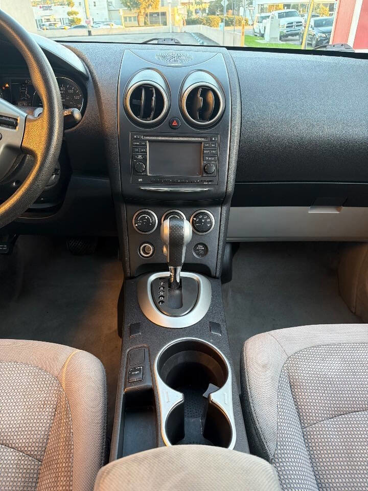 Used 2013 Nissan Rogue SV w/ Premium Pkg image 12