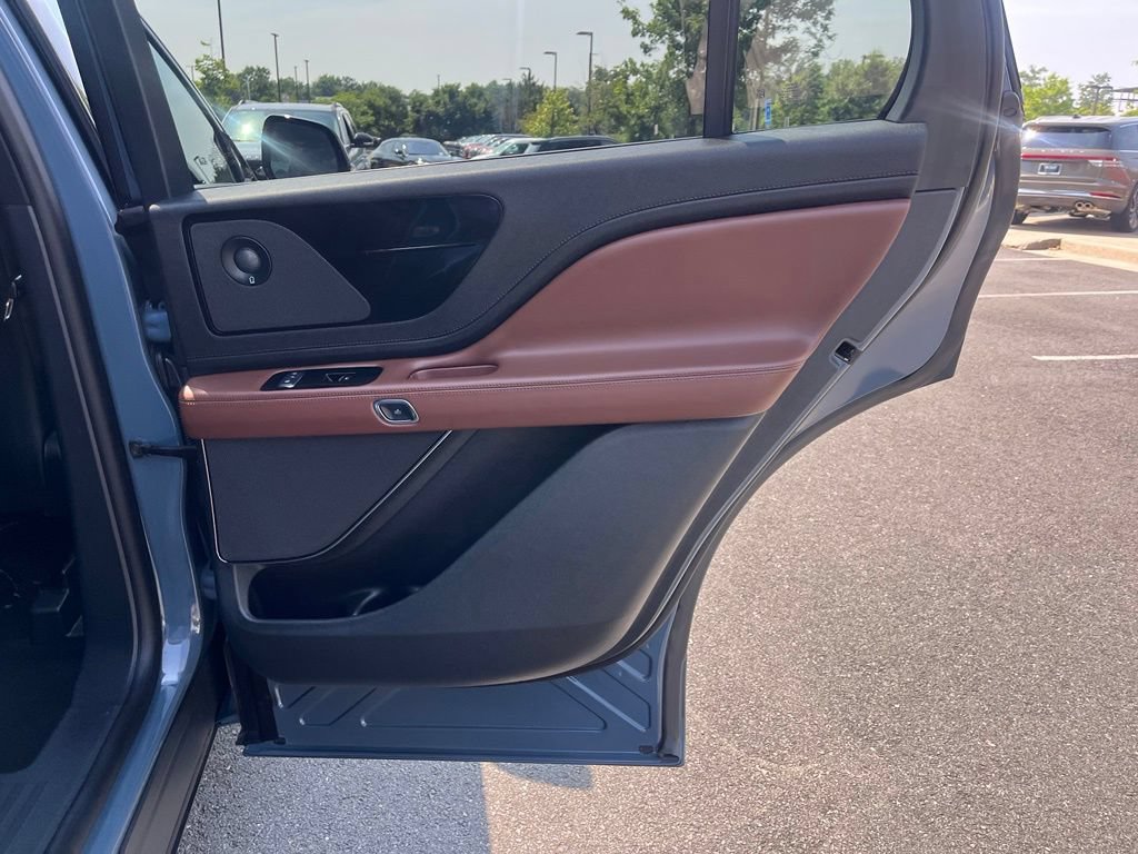 Used 2025 Lincoln Aviator Reserve w/ Jet Appearance Package AWD/4WD image 21