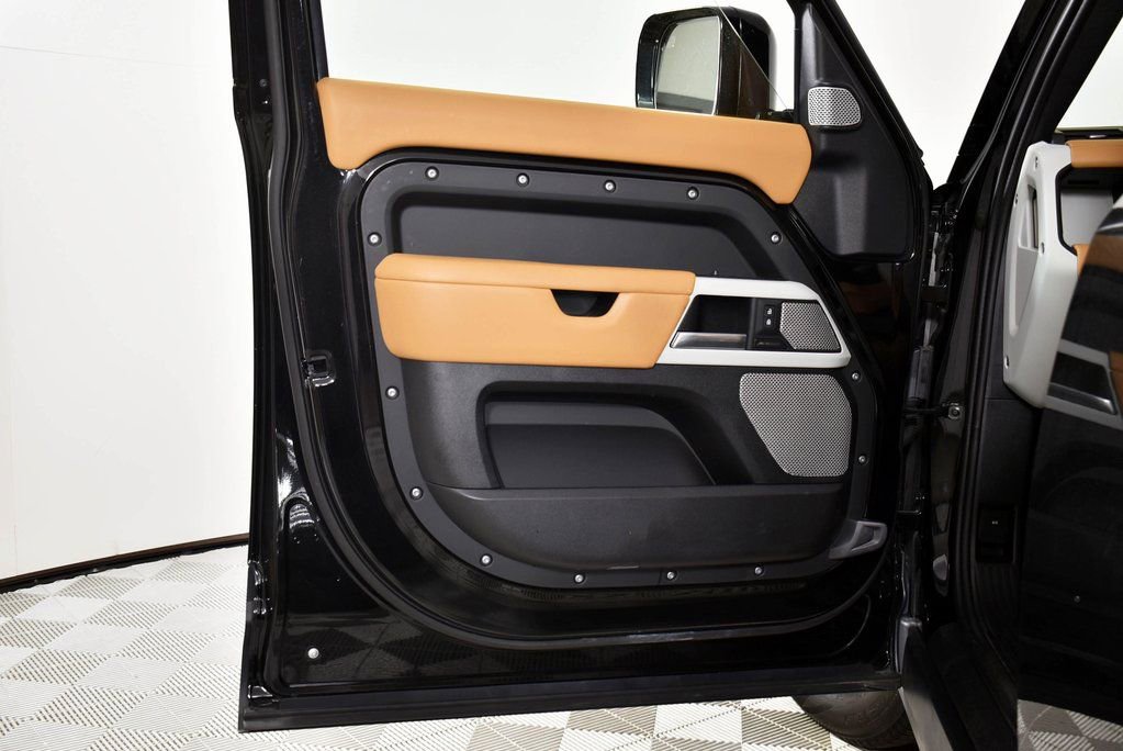 Used 2024 Land Rover Defender 130 S image 18