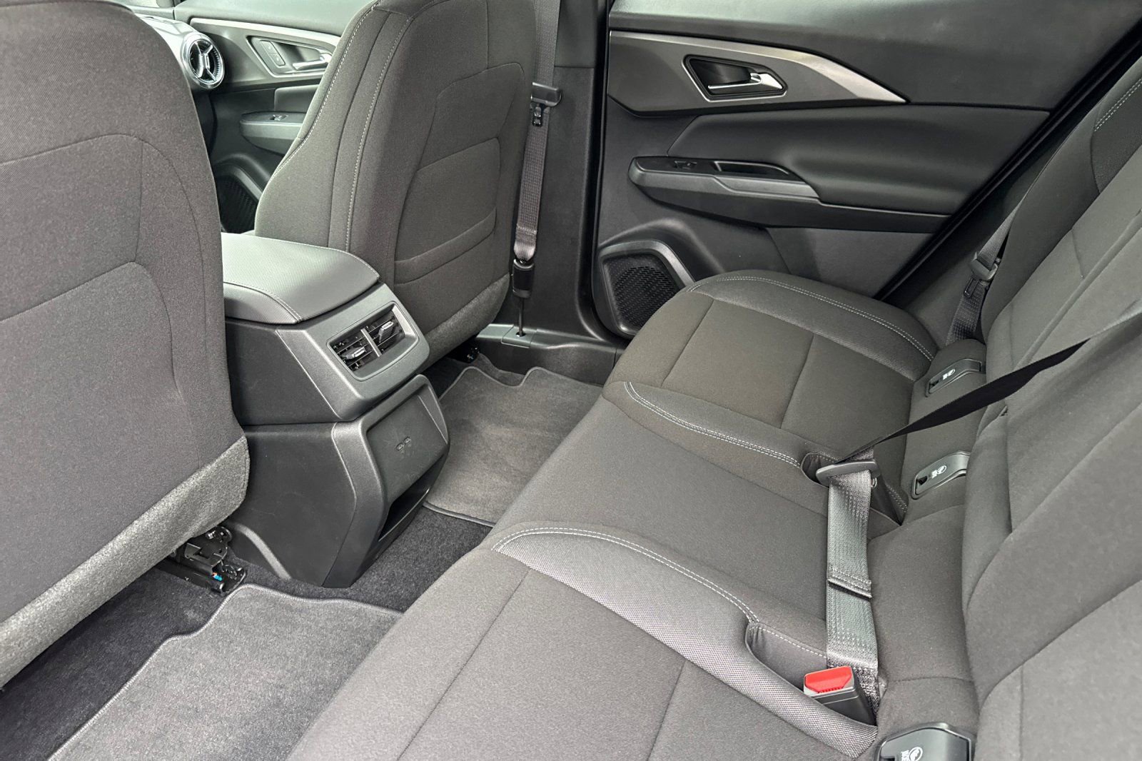 New 2026 Chevrolet Equinox EV LT image 11