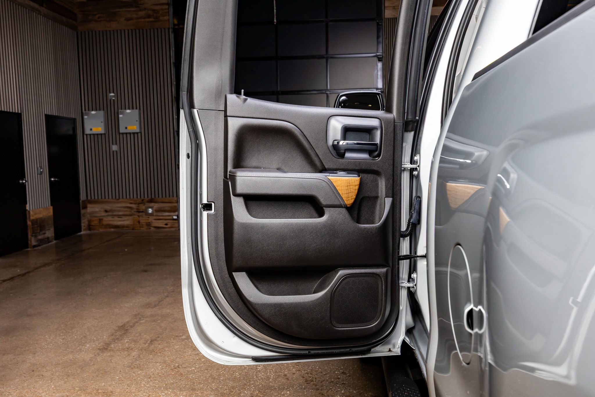 Used 2017 Chevrolet Silverado 1500 LTZ w/ Sport Package AWD/4WD image 36