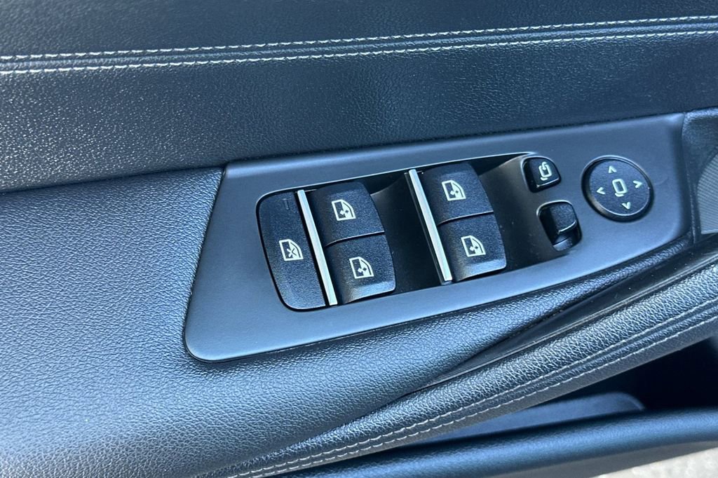 Used 2023 BMW 530e w/ M Sport Package image 11