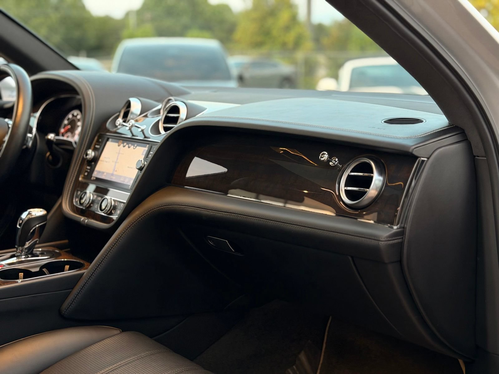 Used 2019 Bentley Bentayga AWD/4WD image 34