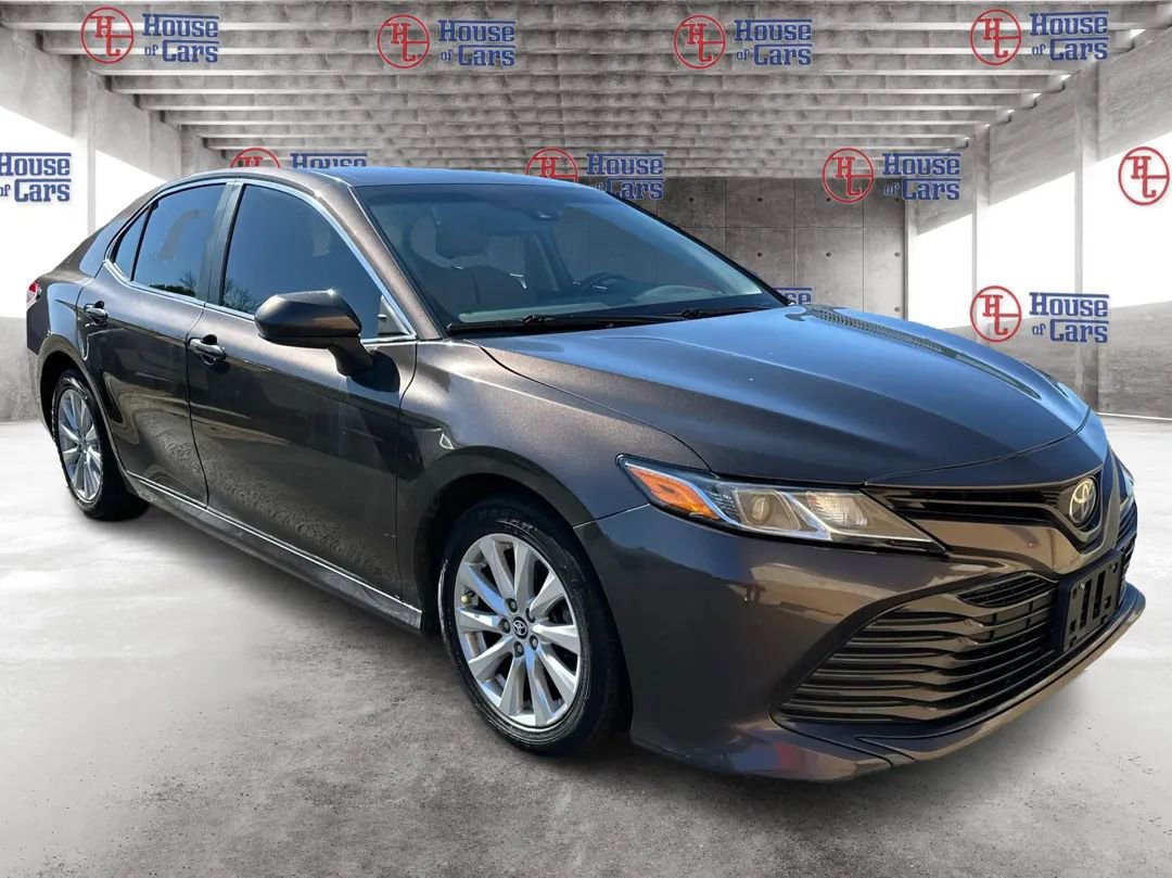Used 2019 Toyota Camry LE image 3