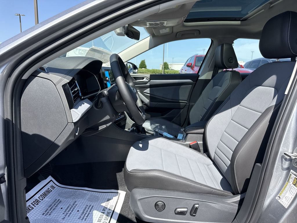 New 2025 Volkswagen Jetta SE image 11