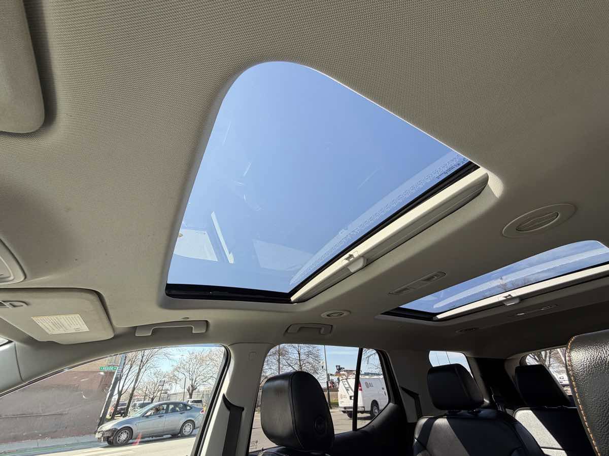 Used 2019 Chevrolet Traverse Premier w/ Redline Edition AWD/4WD image 42