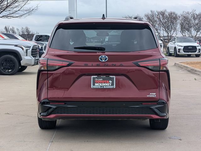 Used 2022 Toyota Sienna XSE image 6