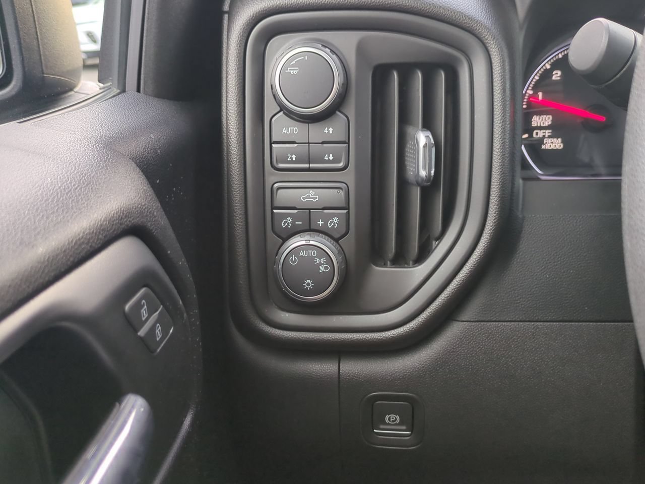Used 2022 Chevrolet Silverado 1500 Custom Trail Boss AWD/4WD image 16