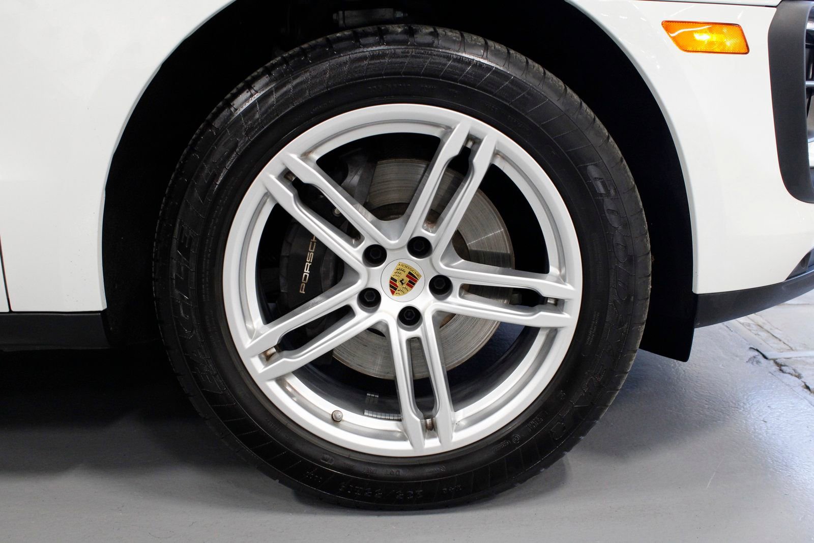 Certified 2025 Porsche Macan image 14