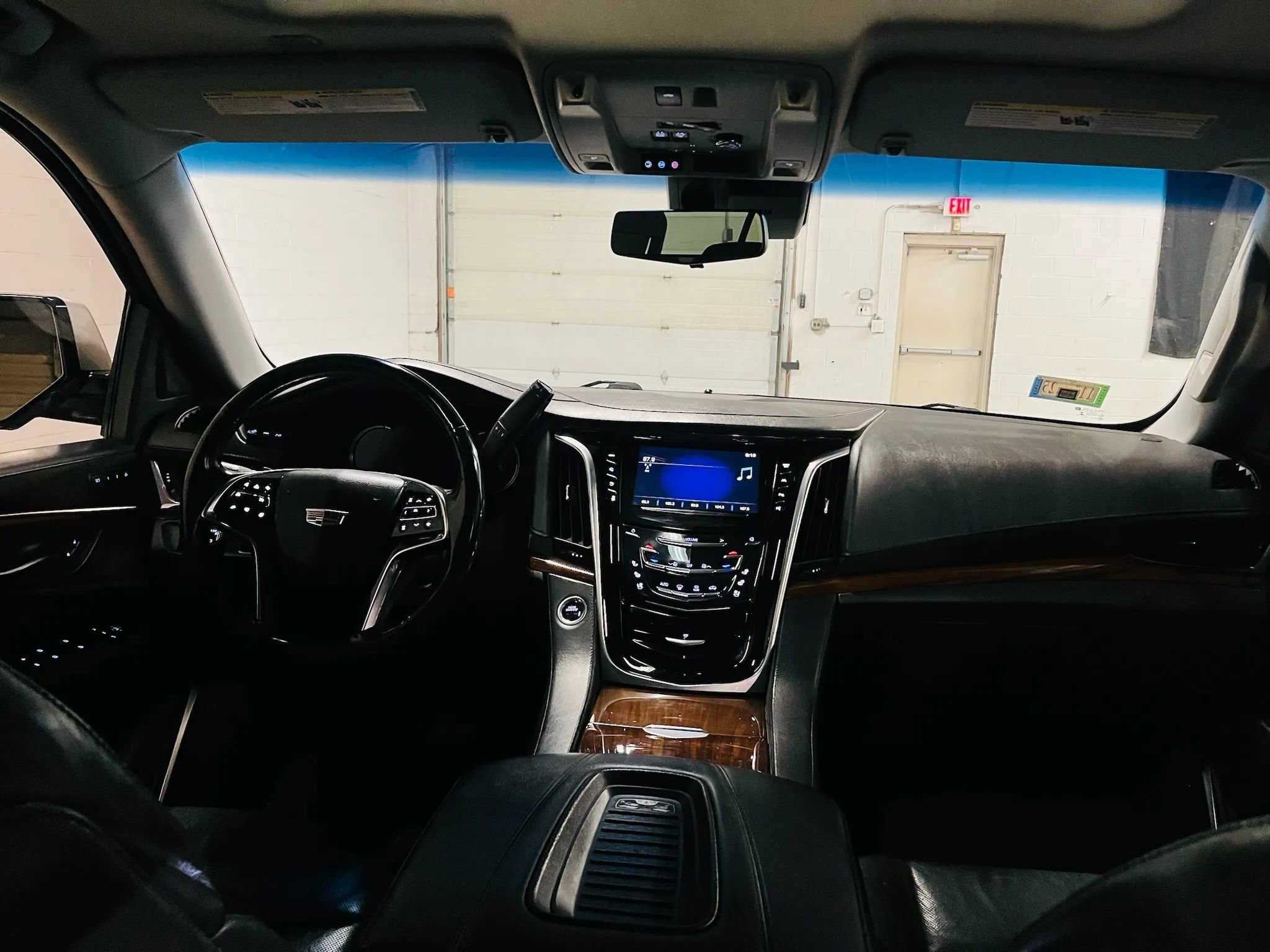 Used 2018 Cadillac Escalade Premium Luxury image 19