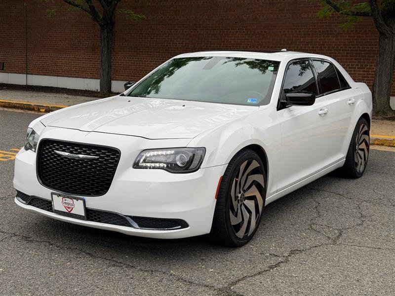 Used 2019 Chrysler 300 Touring w/ Sport Appearance Package RWD image 3