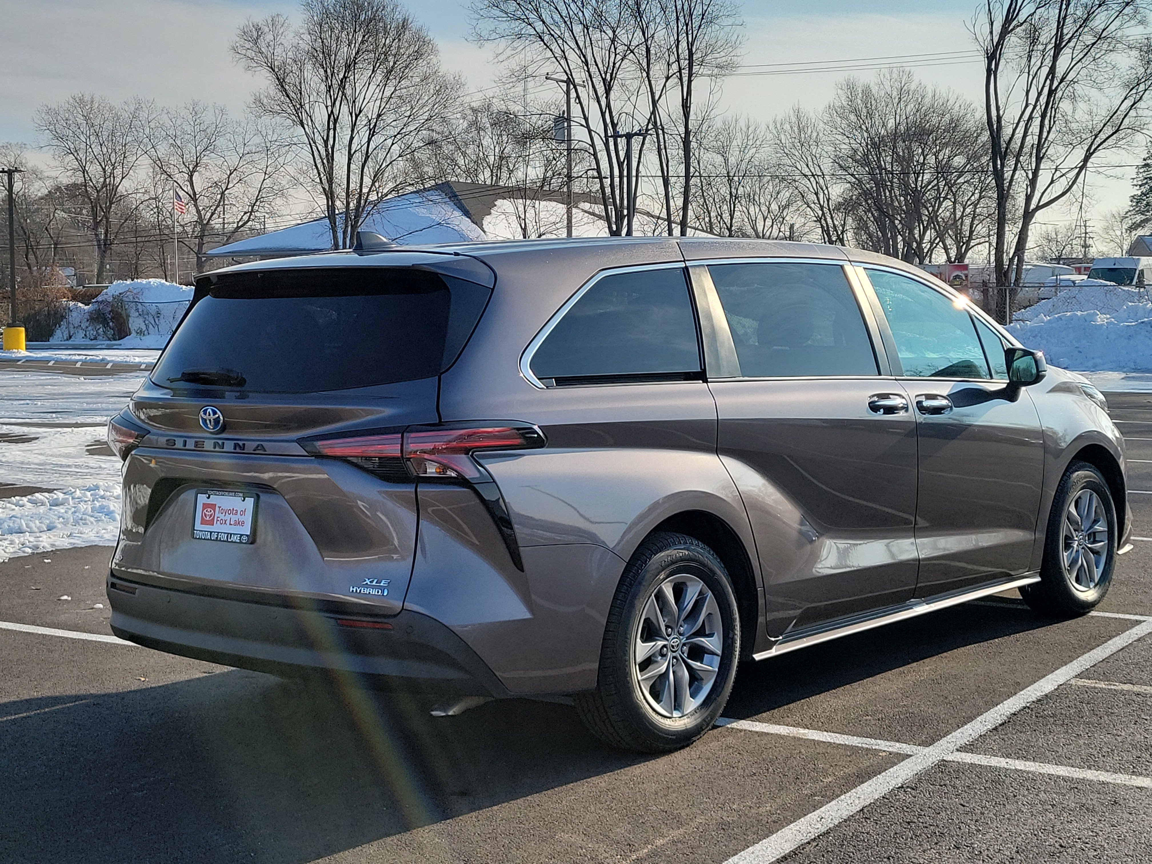 Used 2021 Toyota Sienna XLE image 4