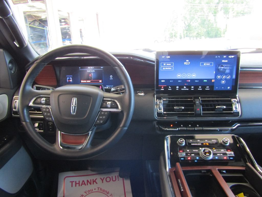 Used 2023 Lincoln Navigator Reserve AWD/4WD image 5