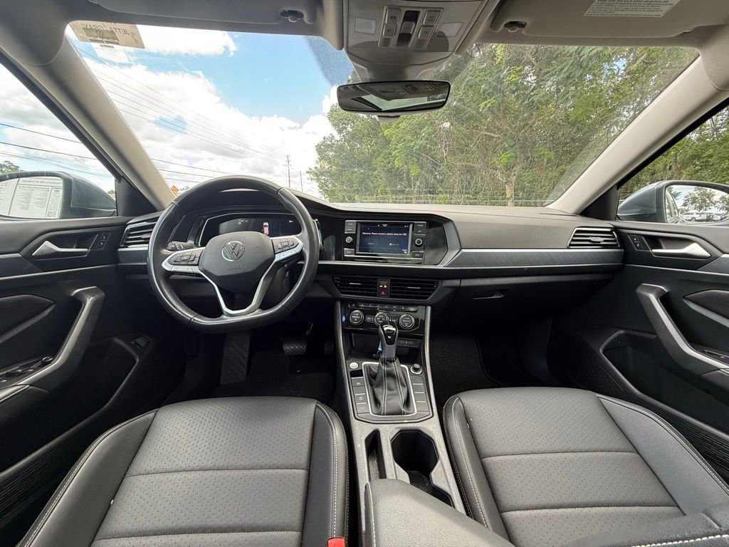 Used 2024 Volkswagen Jetta SE w/ Panoramic Sunroof Package FWD image 16