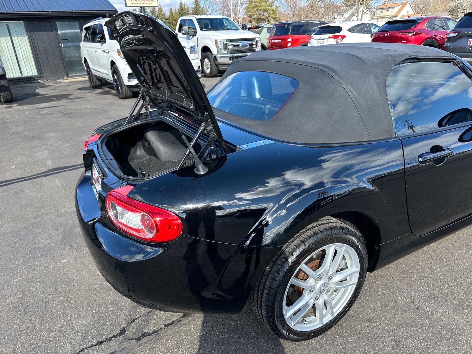 Used 2011 MAZDA MX-5 Miata Sport image 8