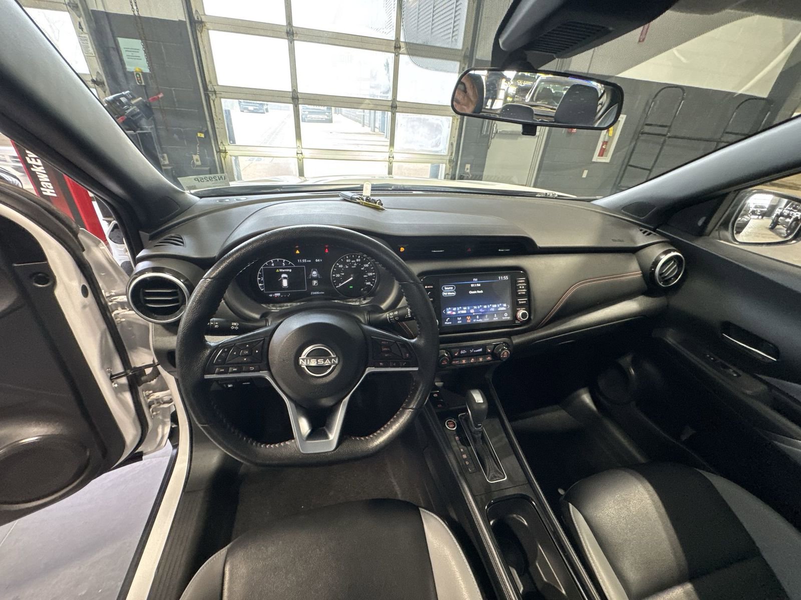 Used 2023 Nissan Kicks SR w/ SR Premium Package image 28