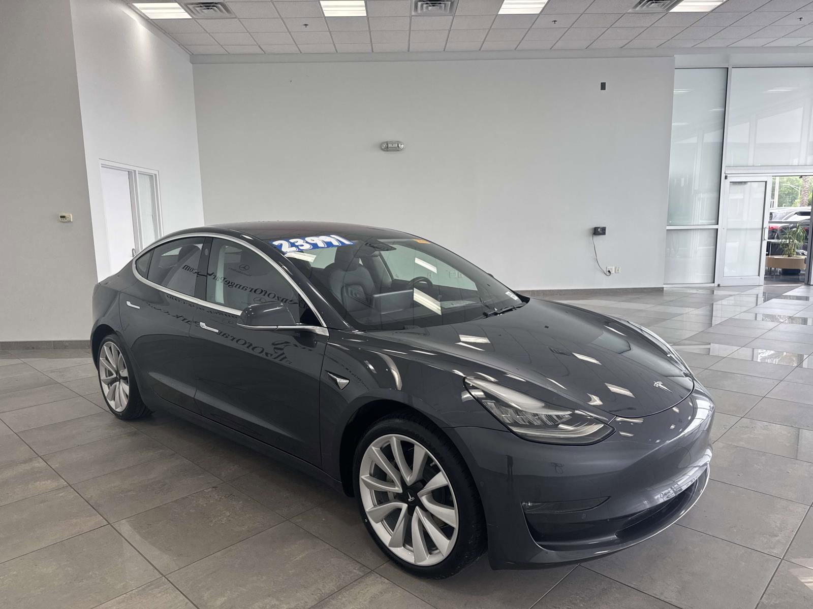 Used 2018 Tesla Model 3 Long Range RWD image 3