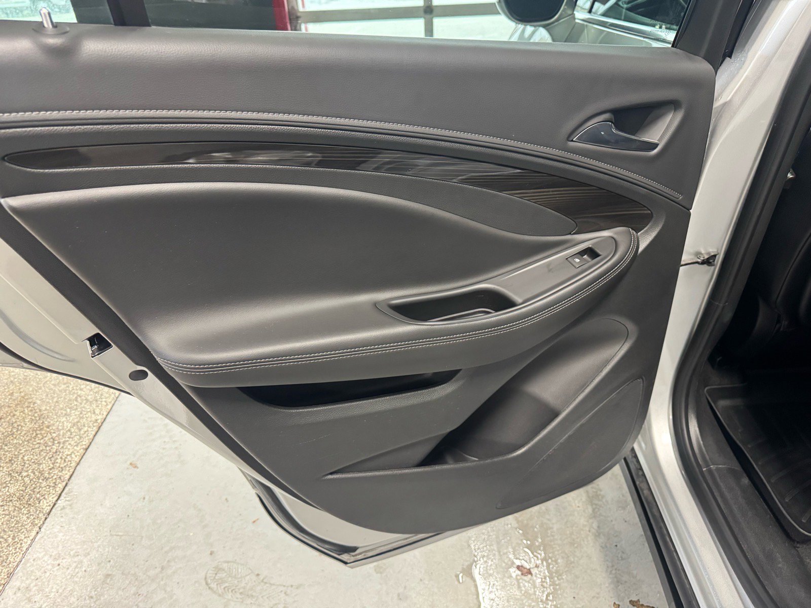 Used 2019 Buick Envision Premium w/ Driver Confidence Package image 10