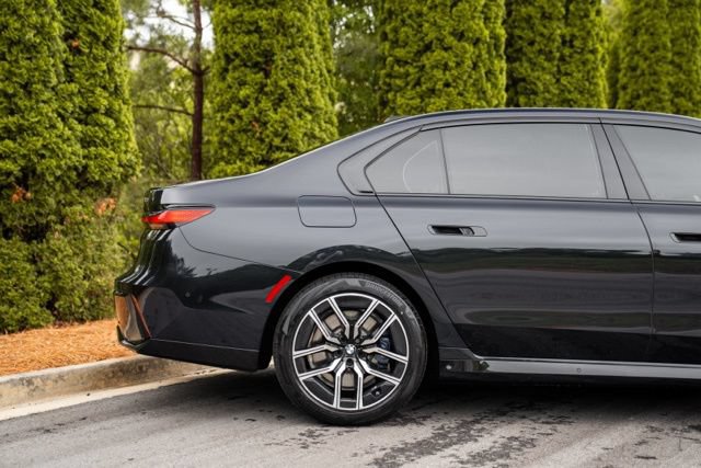 Used 2023 BMW 740i w/ Luxury Rear Seating Package RWD image 13