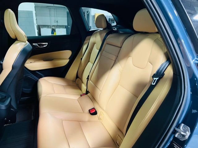 Used 2019 Volvo XC60 T5 Momentum w/ Premium Package FWD image 24