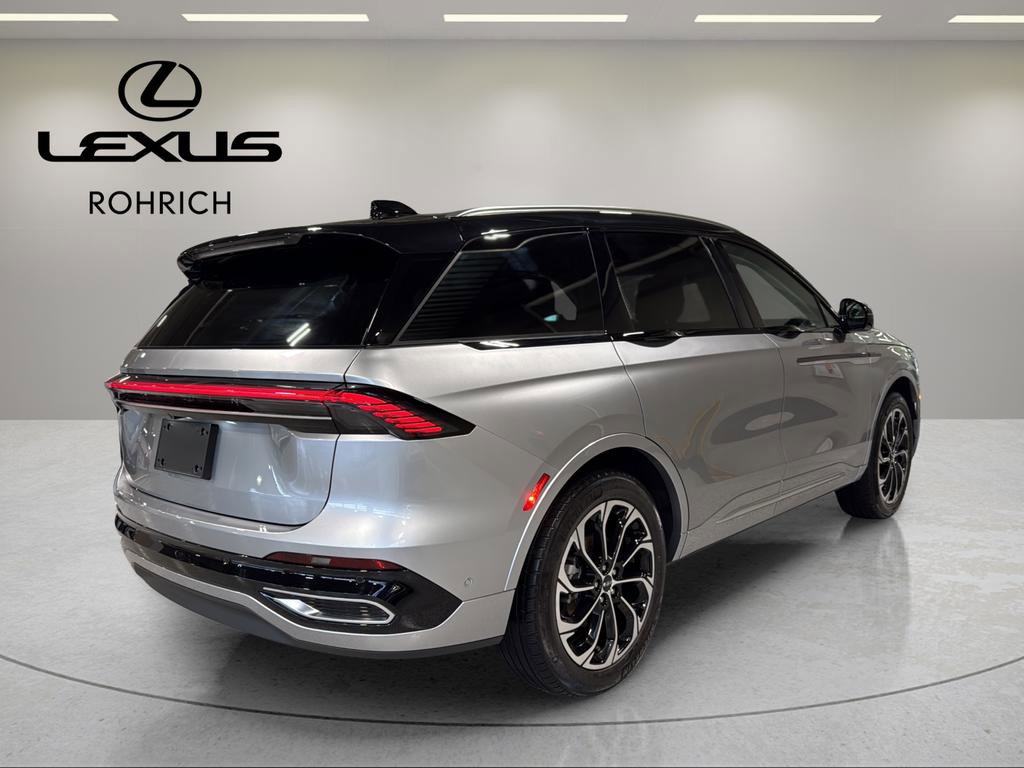 Used 2024 Lincoln Nautilus Reserve image 6