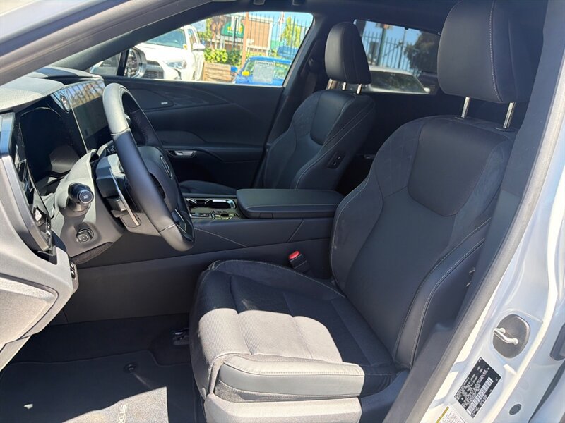 Used 2025 Lexus RX 450h AWD w/ Luxury Package image 22