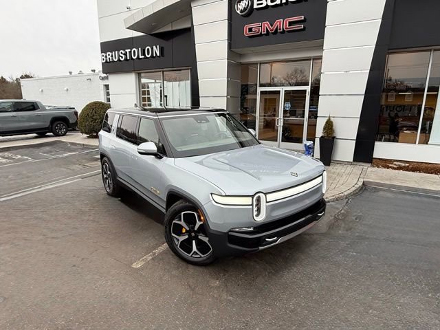 Used 2023 Rivian R1S Adventure image 1