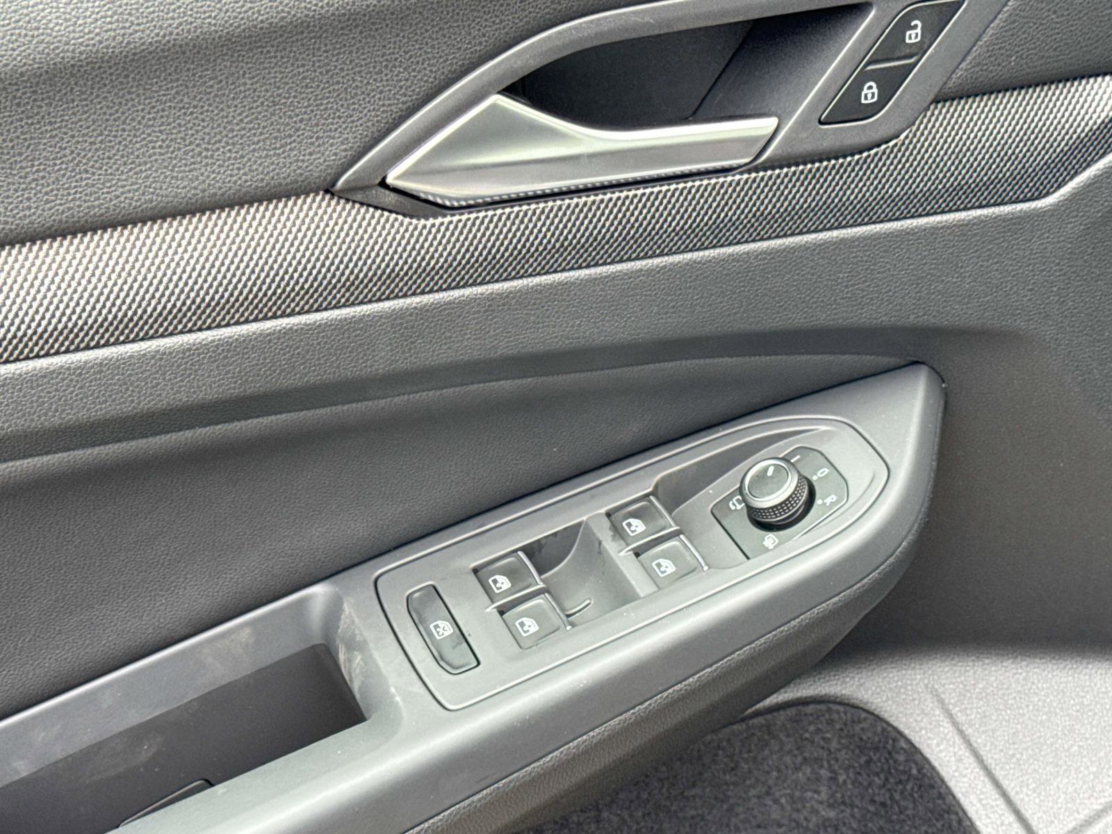 New 2025 Volkswagen GTI SE image 25