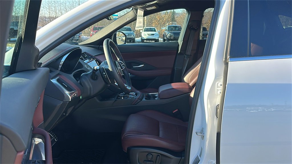 Used 2024 Jaguar E-PACE R-Dynamic SE image 9