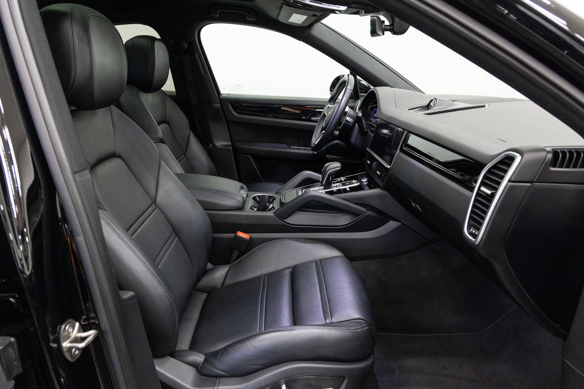 Used 2021 Porsche Cayenne Coupe AWD/4WD image 14