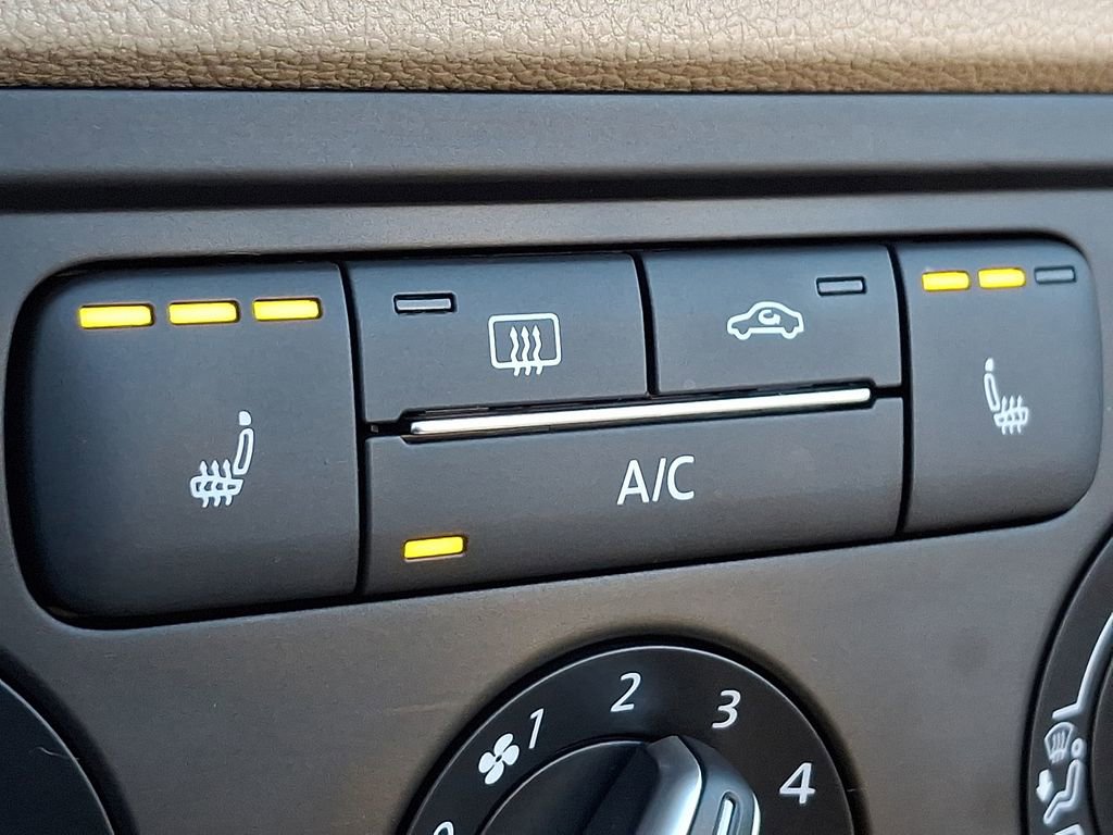 Used 2014 Volkswagen Beetle 2.5 image 23