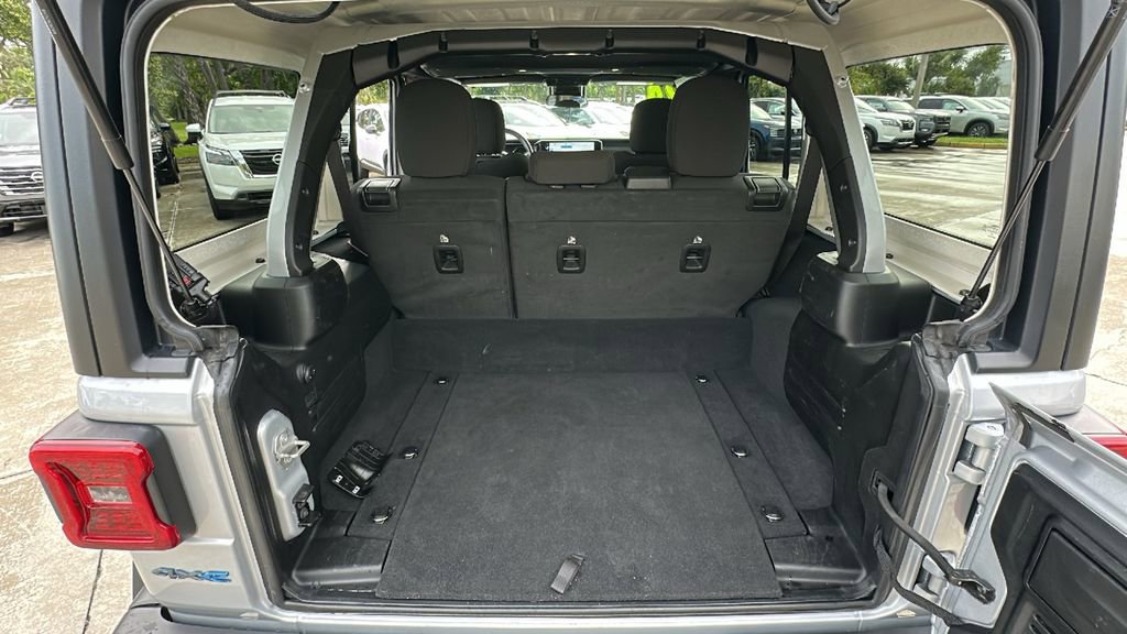Used 2024 Jeep Wrangler Unlimited Rubicon 4xe image 32