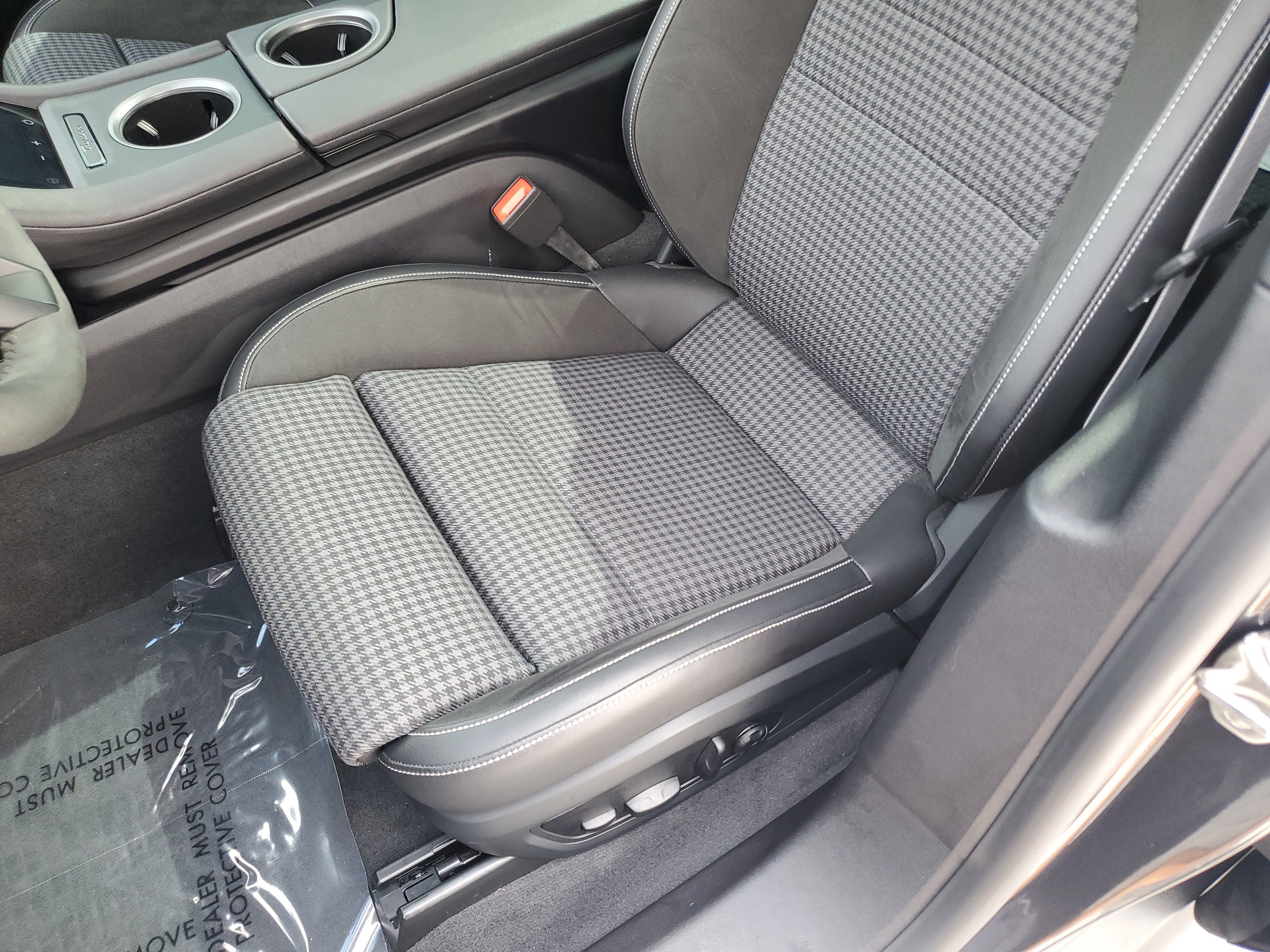 Used 2025 Porsche Taycan image 20