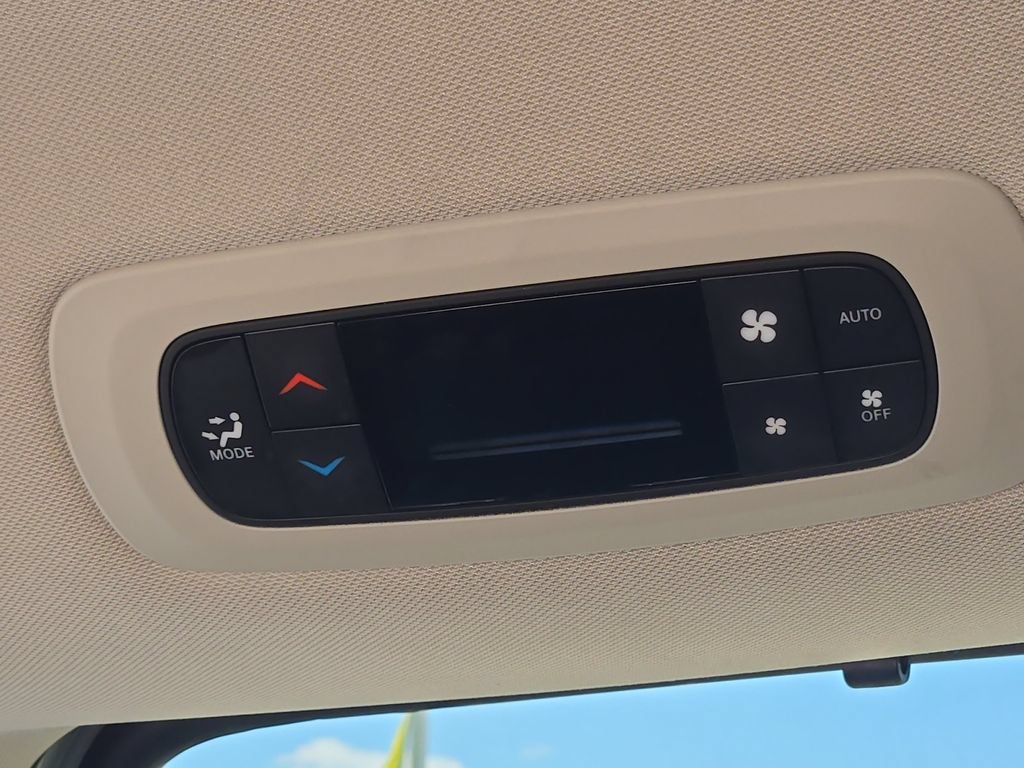 Used 2024 Chrysler Pacifica Touring-L FWD image 36
