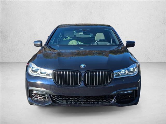 Used 2019 BMW 750i w/ M Sport Package image 2