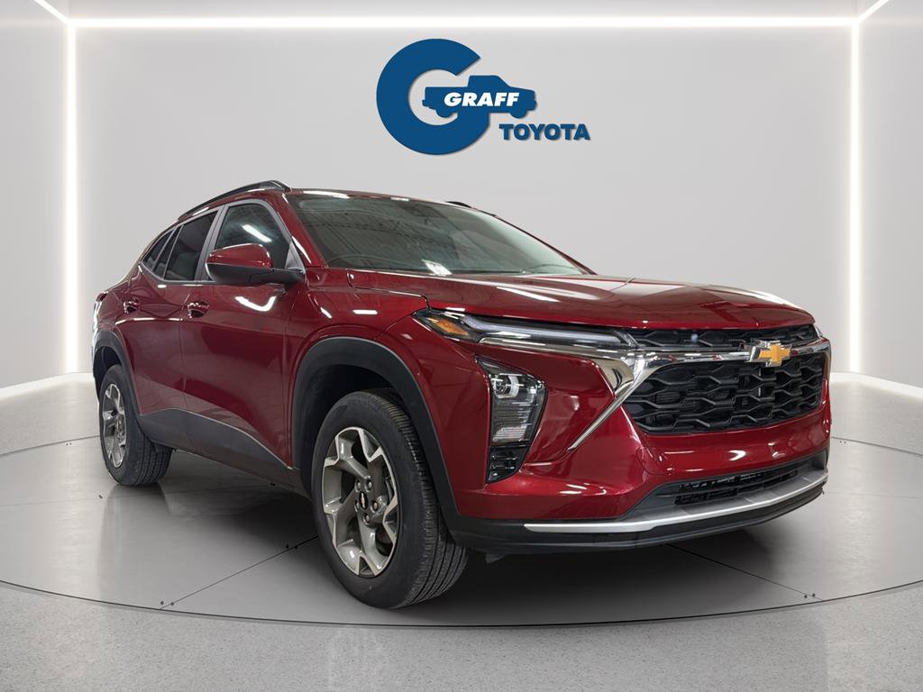 Used 2025 Chevrolet Trax LT w/ LT Convenience Package FWD image 11