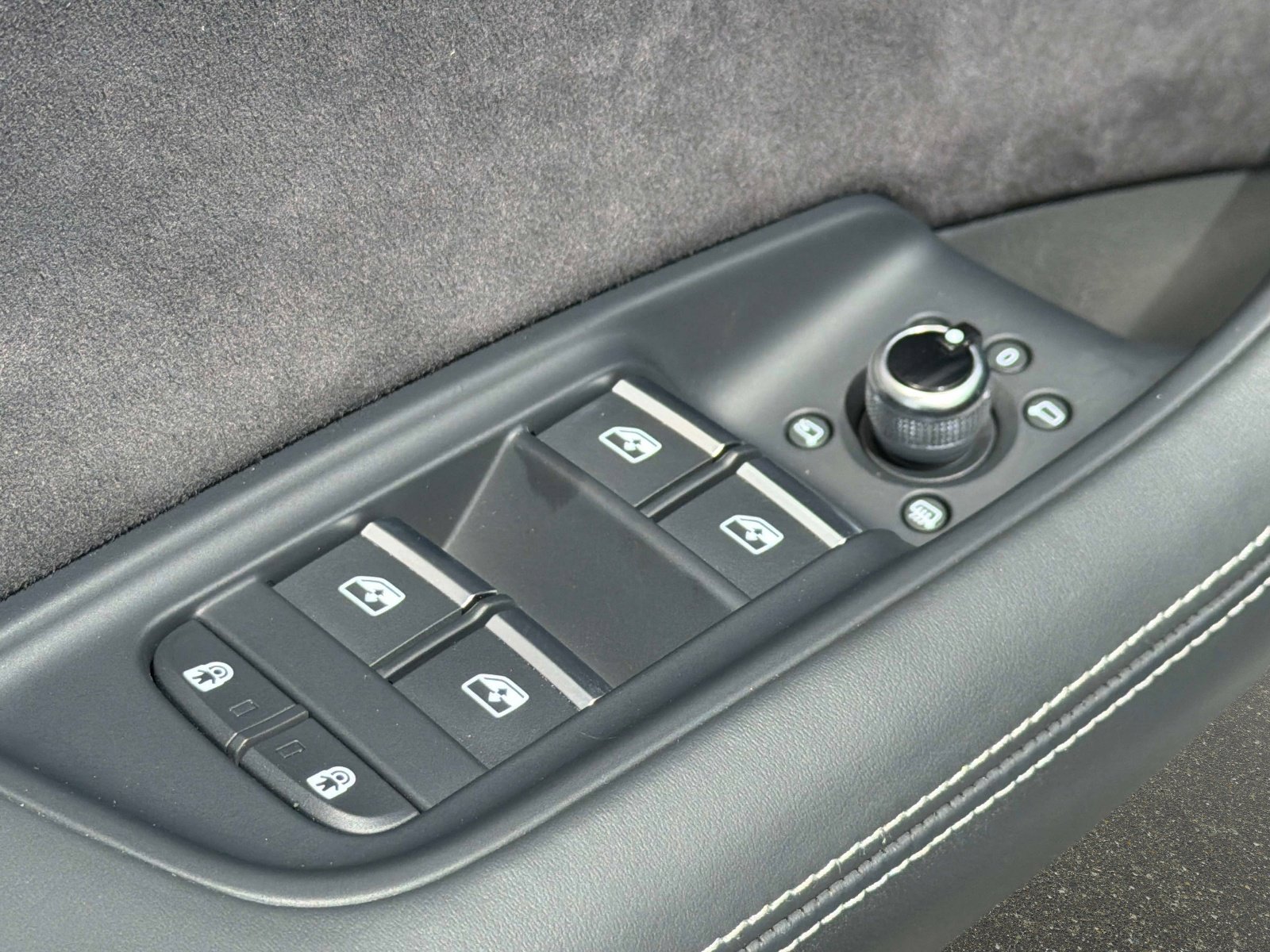 Used 2024 Audi Q7 3.0T Prestige image 34