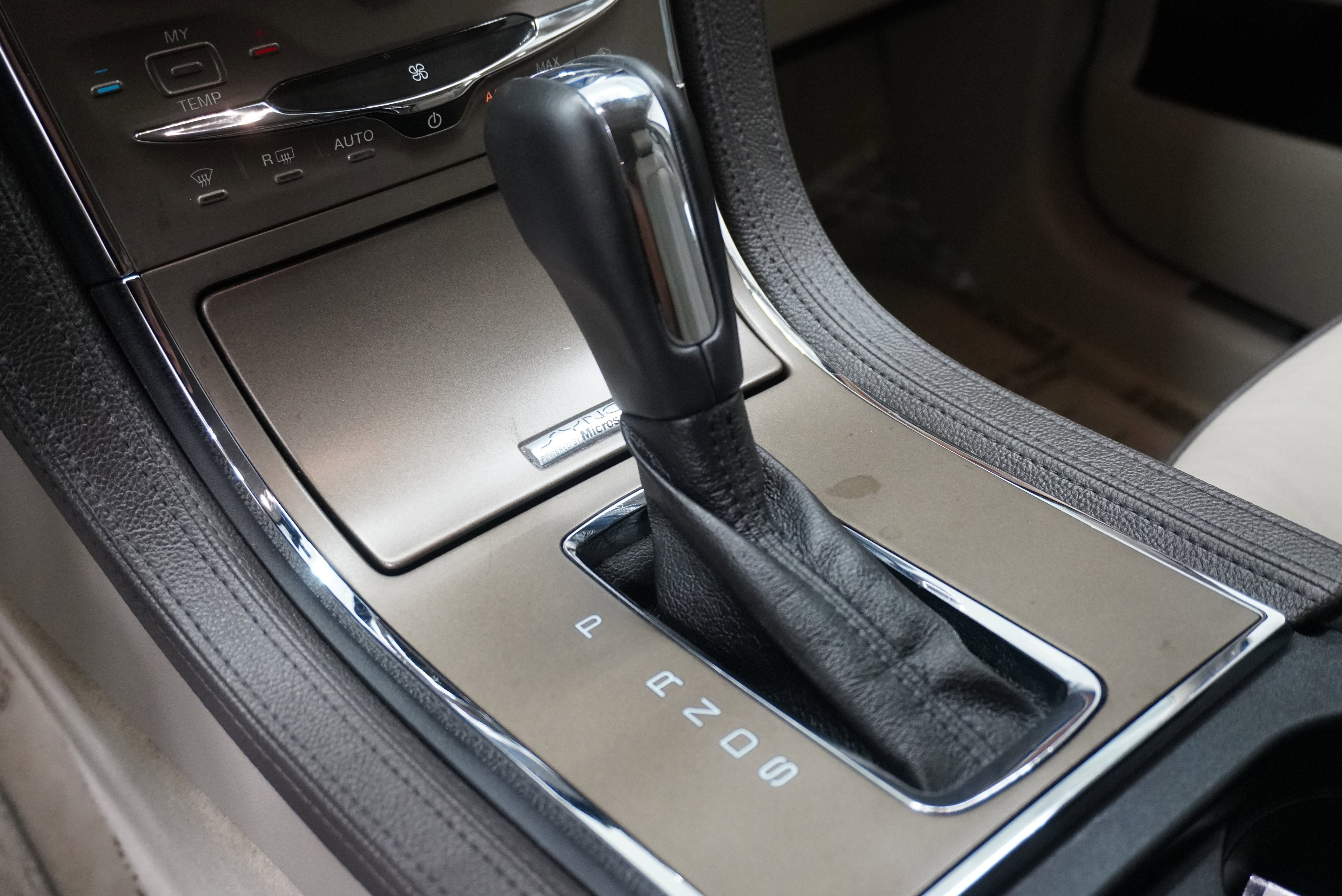 Used 2013 Lincoln MKX FWD image 22