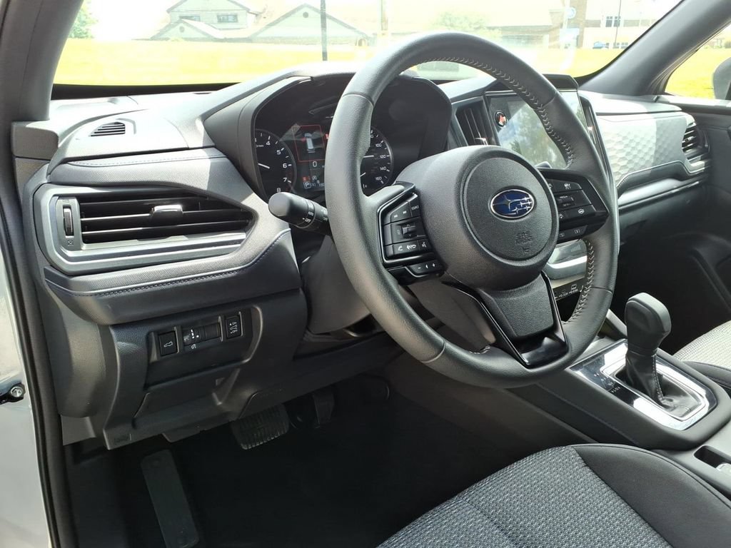 Used 2025 Subaru Forester Premium AWD/4WD image 14