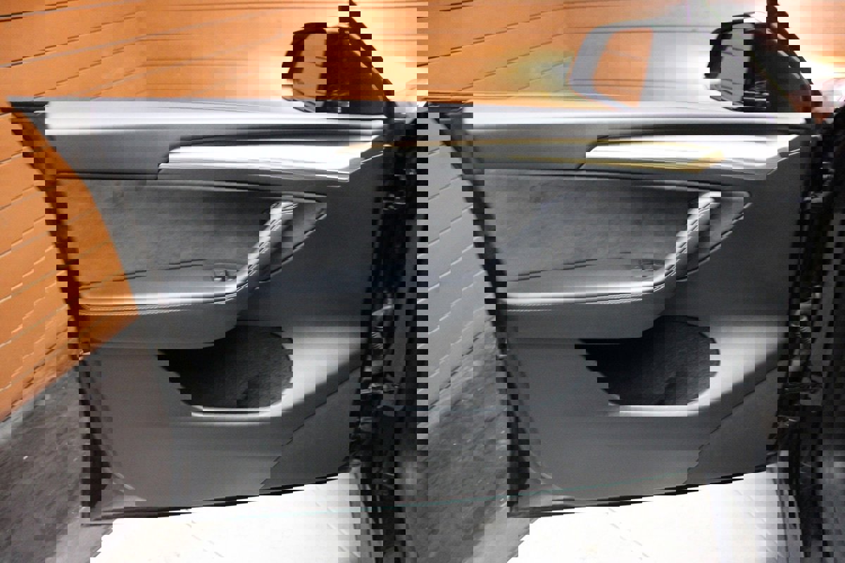 Used 2022 Tesla Model Y Long Range image 9