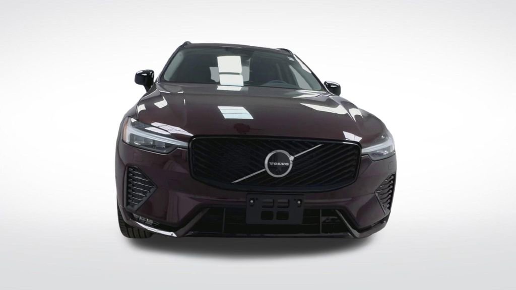 New 2026 Volvo XC60 B5 Plus w/ Climate Package image 3
