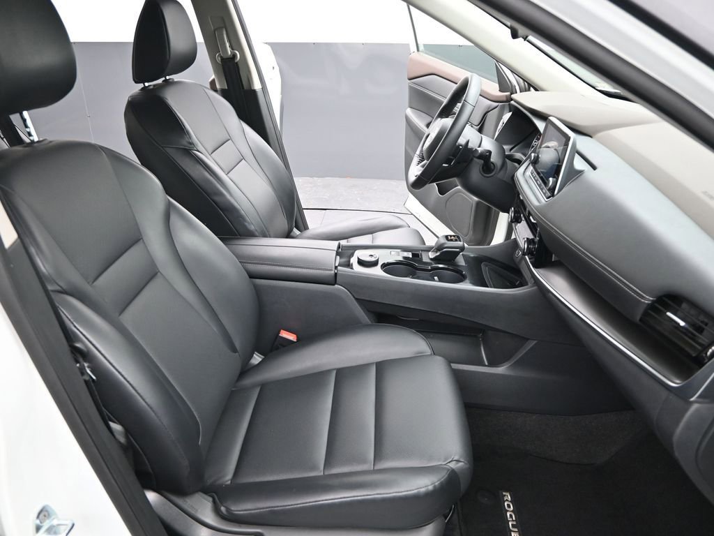 Used 2023 Nissan Rogue SV w/ SV Premium Package image 22
