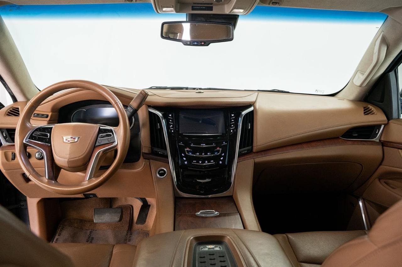 Used 2016 Cadillac Escalade Platinum AWD/4WD image 11