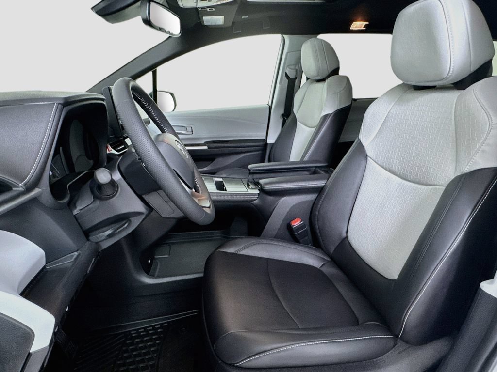 Used 2025 Toyota Sienna XSE AWD/4WD image 12