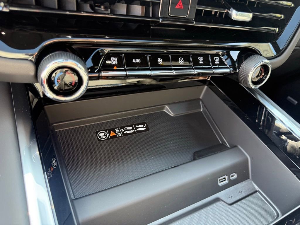 Used 2026 Chevrolet Suburban RST w/ Comfort Package image 25