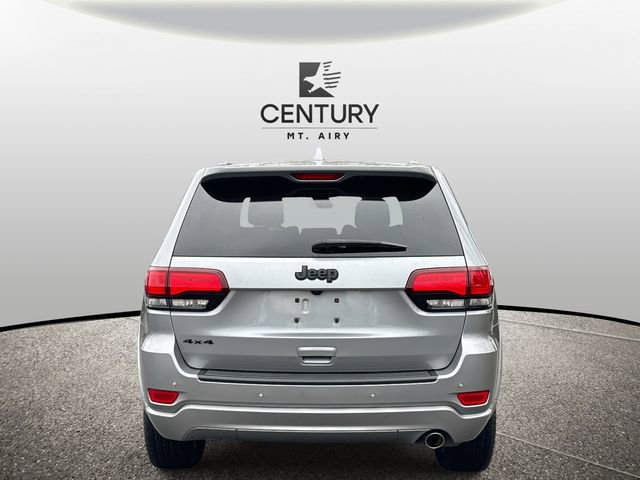 Used 2020 Jeep Grand Cherokee Altitude image 3